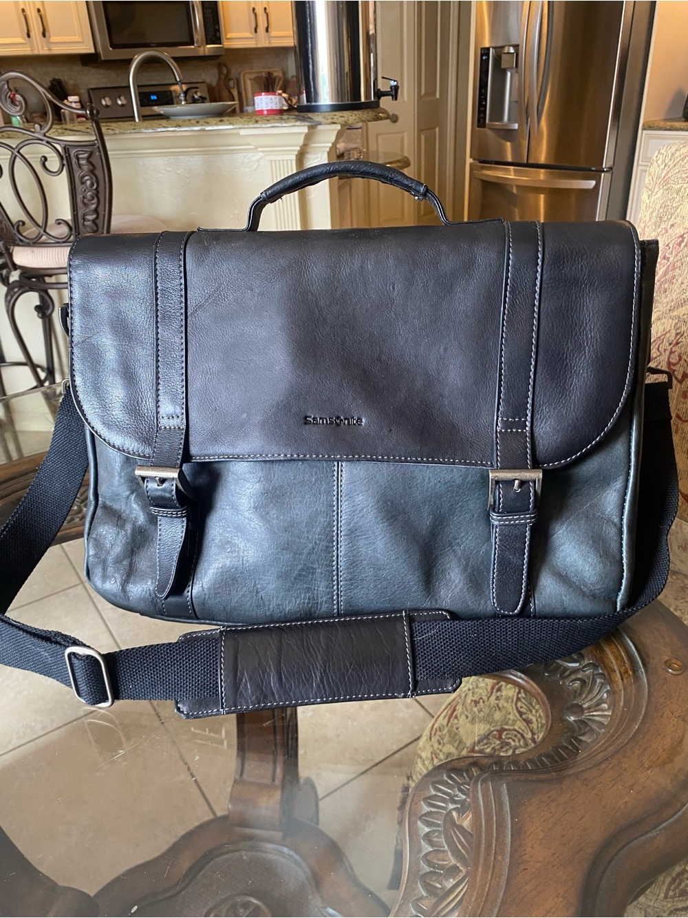 Samsonite Black Leather Briefcase with Top Handle and shoulder strap